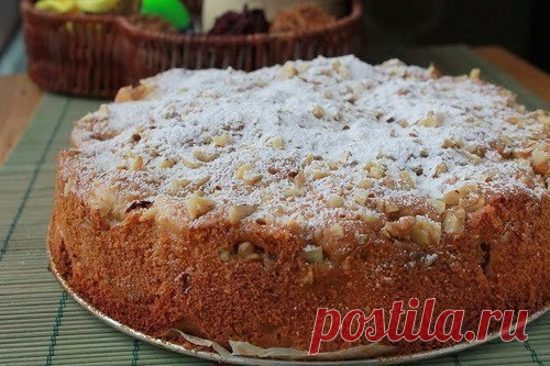 Очень вкусный медово-яблочный пирог 
Ингредиенты:- 80-100 г меда- 350-400 г яблок- 100 мл растительного масла- 100 г сахара- 200 г муки- 2 яйца- 2 столовых ложки лимонного сока- 1 столовая ложка воды- цедра 1 лимона- 2 горсти грецких ор…