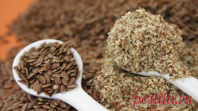 Льняная мука эффективна в качестве средства общего оздоровления организма. Она снижает риск возникновения лишнего веса. Клетчатка, содержащаяся в ней, улучшает деятельность ЖКТ и приводит в норму жировой обмен. Растительный белок, который содержится в составе льняной муки, хорошо усваивается.

Жирные кислоты — Омега-3 и Омега-6 улучшают состав крови, укрепляют волосы, ногти и кожу. Нормализуют гормональный фон и выступают в роли профилактического средства от преждевр