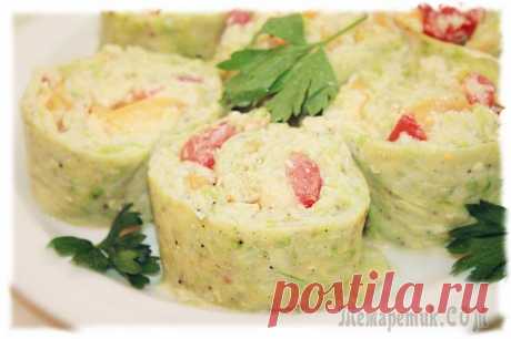 Кабачковый рулет Нежный, с помидорами, сыром и чесноком.