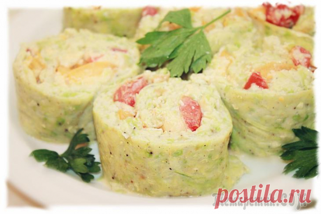 Кабачковый рулет Нежный, с помидорами, сыром и чесноком.