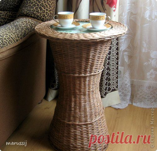 Плетение из газет. Столик со стеклянной столешницей