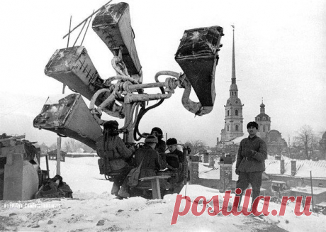 Аппарат для прослушивания неба, Ленинград, 1942 г. / История цивилизаций!
