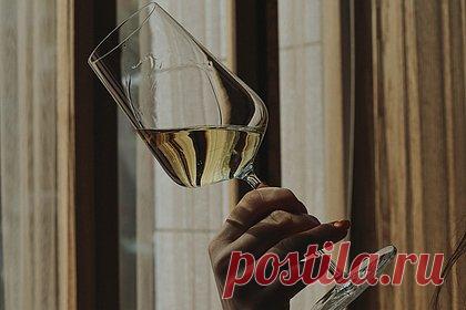 Названо наиболее безопасное для здоровья вино. Диетолог Дебби Петитпейн оценила пользу разных вин и назвала наиболее безопасный для здоровья вариант. По ее словам, самым безвредным для организма будет вино с низким содержанием сахара и алкоголя. Она указала, что таким параметрам чаще соответствуют белые вина, произведенные в прохладном климате.