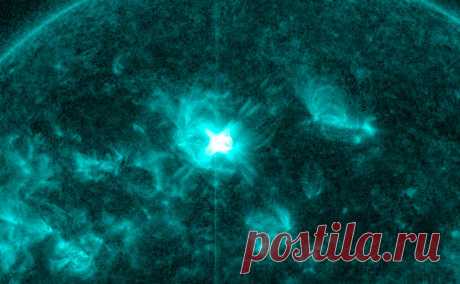 На Солнце произошла мощная вспышка. Мощная вспышка произошла на Солнце, сообщили в лаборатории солнечной астрономии Института космических исследований (ИКИ) и Института солнечно-земной физики (ИСЗФ).