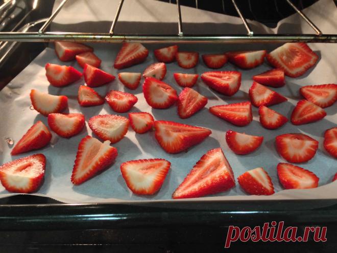 Strawberries dried in the oven. Tastes like candy but are healthy & natural. | PinPoint