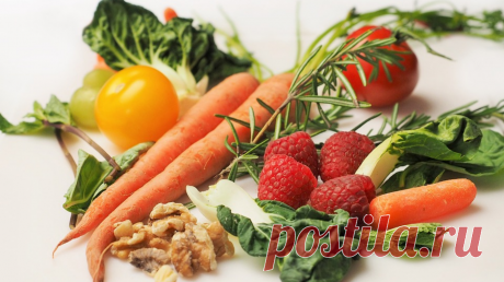 20 продуктов для мозга: что есть во время экзаменов Ученые часто говорят, что способность сосредоточиться, интеллект, живость ума, умение решать проблемы и настроение улучшить просто: достаточно давать мозгу правильную пищу. Эти 20 продуктов богаты незаменимыми жирами, аминокислотами, антиоксидантами, витаминами и минералами, улучшающими функции мозга. Их стоит включить в свой рацион. Особенно тем, кому предстоят сложные интеллектуальные испытания, например, экзамены. #mifdetstvo…