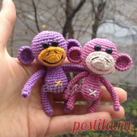Маленькая вязаная обезьянка крючком