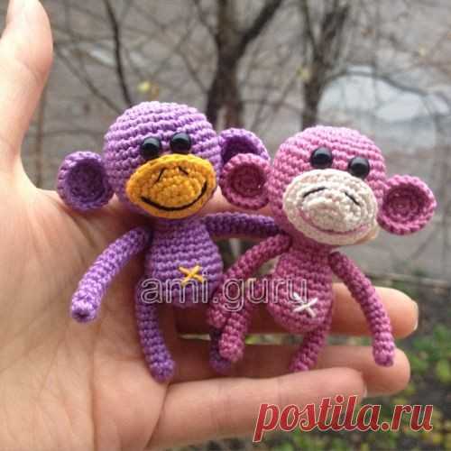 Маленькая вязаная обезьянка крючком