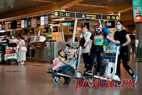 Врач назвал способ защитить маленьких детей от COVID-19. Врач-инфекционист Иван Коновалов уверен, что защитить маленьких детей от COVID-19 можно благодаря привитым взрослым. По его словам, отечественные и зарубежные исследования показывают, что дети младшего возраста реже, чем подростки, являются разносчиками инфекции, особенно дети до 12 лет.