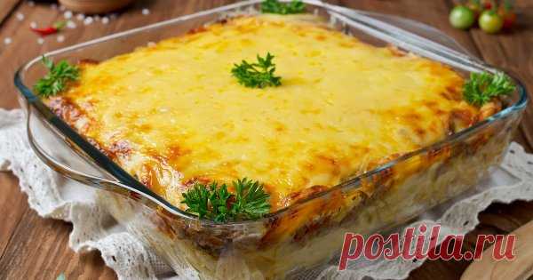 10 самых лучших рецептов мяса по-французски История блюда, которое мы привыкли называть французским, начинается в XIX веке. Тогда мясо этим способом для графа Алексея Орлова готовил повар Урбен Дюбуа. В то время оно называлось телятиной по-Орловски и состояло из повторяющихся слоев.