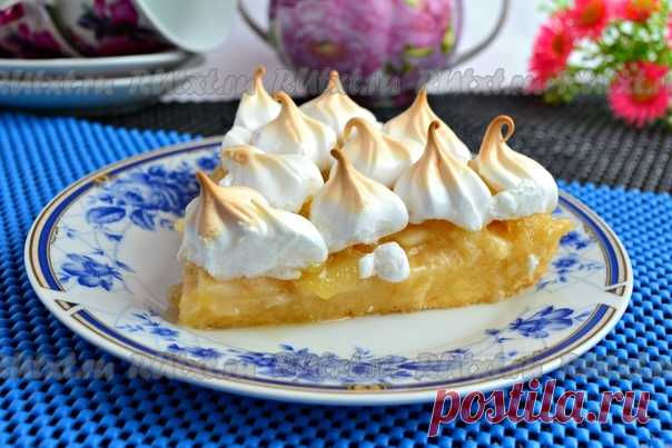 Песочный пирог с яблоками и безе от Елены Калининой

Яблочные пироги любят, наверное, все без исключения. Предлагаю вам испечь простой в приготовлении, но шикарный на вид песочный пирог с яблоками и безе. Он настолько вкусный, сладкий и ароматный, что устоять перед очередным кусочком просто невозможно. Пирог можно предложить своим родным к вечернему чаю, а можно - и гостям, ведь выглядит выпечка очень празднично!
Для приготовления песочного пирога с яблоками и безе понадоб...