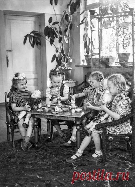 20vek.com: 1953. Чаепитие в детском саду