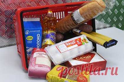 Оценена стоимость базового набора продуктов для россиян. Средняя стоимость продовольственной корзины россиянина составила 3 823 рубля. Так цену продуктов оценил «Ромир» в своем недавнем исследовании. Вычисляя стоимость корзины, аналитики учитывали основные продовольственные товары, включая хлебные изделия, овощи и фрукты, бакалею, мясо и рыбу, молочные продукты и яйца.
