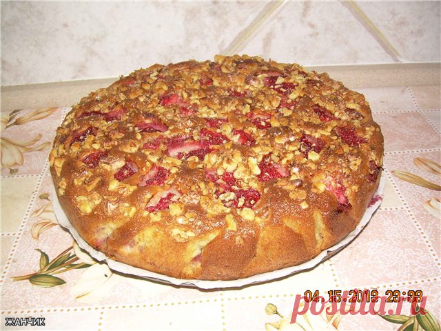 Клубничный пирог с орехами : Выпечка сладкая