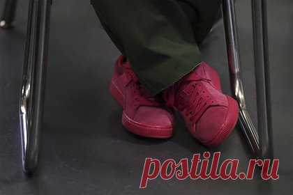 Стюардесса пришла на работу пьяной и оказалась в тюрьме. В Норвегии стюардесса оказалась в тюрьме на четыре недели за распитие алкоголя. Уточняется, что инцидент произошел в Осло. Бортпроводница пришла на работу пьяной, что было выявлено в ходе плановой проверки на наличие алкоголя в крови. Против члена экипажа возбудили уголовное дело.