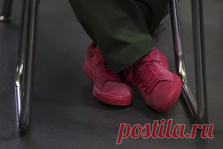 Стюардесса пришла на работу пьяной и оказалась в тюрьме. В Норвегии стюардесса оказалась в тюрьме на четыре недели за распитие алкоголя. Уточняется, что инцидент произошел в Осло. Бортпроводница пришла на работу пьяной, что было выявлено в ходе плановой проверки на наличие алкоголя в крови. Против члена экипажа возбудили уголовное дело.