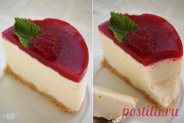 ТОП-6 ДИЕТИЧЕСКИХ ЖЕЛЕЙНЫХ ДЕСЕРТОВ БЕЗ САХАРА

1. Творожное пирожное с малиновым желе 

ИНГРЕДИЕНТЫ:
 60 г овсяных отрубей (смолоть)
 30 мл натурального йогурта
 200 г обезжиренного творога
 150 мл обезжиренного молока
 100 гр малины (или других ягод)
 сок 0,5 лимона
 желатин 14 г

ПРИГОТОВЛЕНИЕ:
Все очень просто - отруби смешать с кефиром или йогуртом. Бортики от разъемных формочек или кулинарные кольца (или просто обрезанные бутылки 0,5 л) установить на тарелку - утрамб...