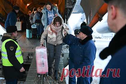 Минобороны назвало число эвакуированных из Казахстана россиян. Министерство обороны отчиталось о ходе эвакуации россиян из Казахстана. Самолетами Воздушно-космических сил России на родину вернулись 2241 человек, сообщили в ведомстве. Тем временем гражданское авиасообщение между крупными российскими и казахстанскими городами пришло в норму.