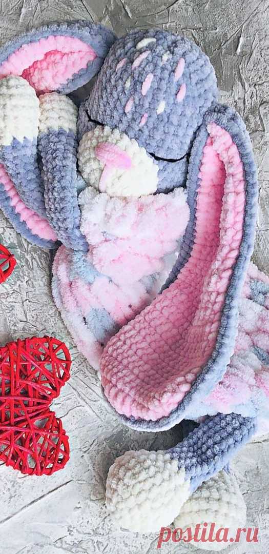 PDF Зайка пижамница Стеша крючком. FREE crochet pattern; Аmigurumi animal patterns. Амигуруми схемы и описания на русском. Вязаные игрушки и поделки своими руками #amimore - заяц, плюшевый зайчик, кролик, зайчонок, зайка из плюшевой пряжи, крольчонок.