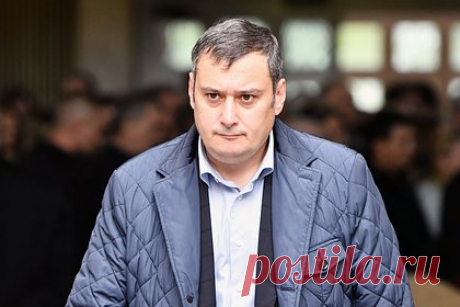 В Госдуме решили запретить пропаганду смены пола. Депутат Государственной Думы России Александр Хинштейн, возглавляющий комитет по информационной политике, предложил ввести наказание за пропаганду смены пола. Соответствующую поправку он подготовил ко второму чтению законопроектов о запрете пропаганды нетрадиционных сексуальных отношений, которое состоится 21 ноября.