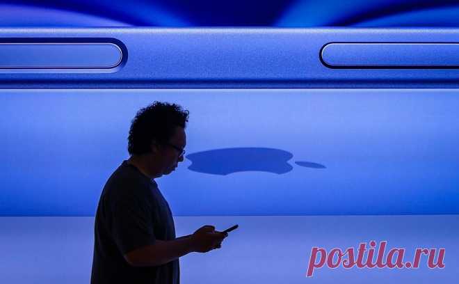 Bloomberg узнал, что Apple хочет применить ИИ от конкурента в работе Siri. Apple, не преуспевшая в разработке ИИ-моделей, обращается к сторонним компаниям, чтобы внедрить нейросети в работу Siri. Предложение поступило и Google — одному из основных конкурентов производителя iPhone