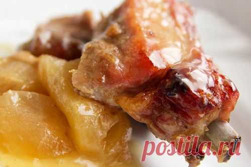 Свиные ребрышки с яблоками в мёде / Простые рецепты