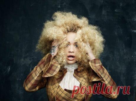 Фэшн-икона певица Рита Ора (Rita Ora) показала свой новый образ для Hunger Magazine. Красотка в буйных кудрях позировала Рэнкину (Rankin). / Модное Настроение
