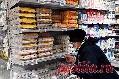 Бедным россиянам предложили раздавать деньги на продукты. Предпосылок для снижения цен на продукты в России нет, нужны меры поддержки для бедных слоев населения в виде раздачи денег на еду, заявил заместитель председателя Ассоциации производителей и поставщиков продовольственных товаров («Руспродсоюз») Дмитрий Леонов. Главная задача — обеспечить доступность продуктов.