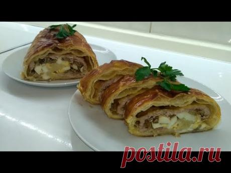 Мясной рулет с грибами и сыром в слоеном тесте