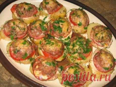 Лучшие кулинарные рецепты: Картофель, запеченный с мясом и помидорами.