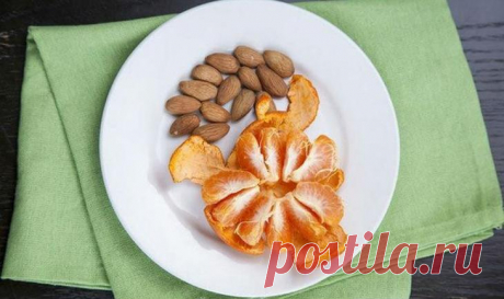 20 полезных и вкусных закусок, в которых нет и двухсот калорий Многие из нас любят пожевать что-нибудь на ходу или перекусить тем, что попадется под руку, сидя перед монитором компьютера. Но не нужно забывать, что перекусы — такой же важный прием пищи, как и три ...