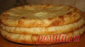 Осетинские пироги с картошкой. 
Я столько раз читала об этих пирогах и вот сегодня я их попробовала… что могу сказать? Это невероятно вкусно! влюбилась…