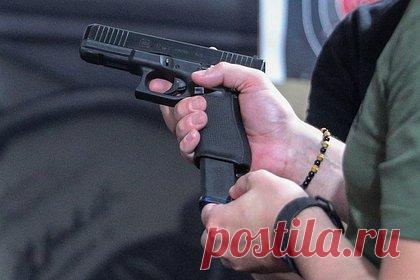 Двух австралийцев обвинили в создании оружия на 3D-принтере. Двое граждан из штата Западная Австралия напечатали пистолеты на 3D-принтере. Правоохранительные органы предъявили им обвинение в незаконном изготовлении и распространении оружия. Власти обеспокоены новой усиливающейся тенденцией создания боеприпасов в домашних условиях.