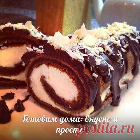 Шоколадный рулет с воздушной начинкой.