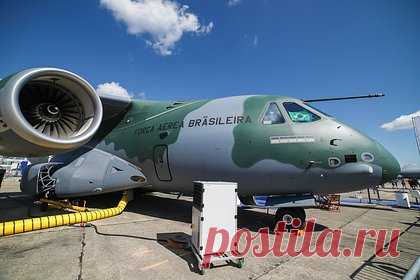 Южная Корея выбрала новый военно-транспортный самолет. Бразильская компания Embraer выиграла тендер на поставку военно-транспортных самолетов C-390 для Военно-воздушных сил Южной Кореи, пишет Defense News. В рамках контракта производитель обеспечит обучение экипажей, подготовку наземной инфраструктуры, сервисное обслуживание и поставку запчастей для C-390.