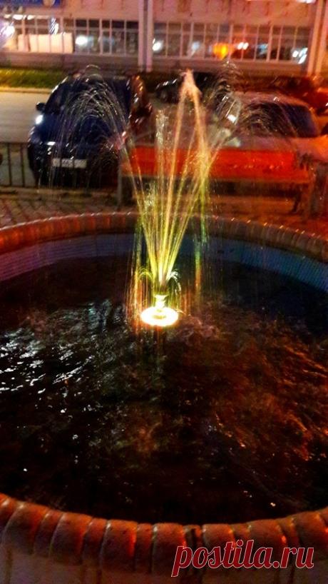 Северный фонтан в центре города .