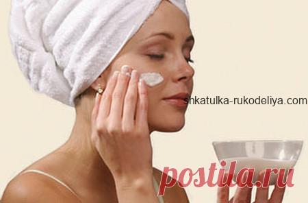 Домашние средства для сухой кожи Маска для лица Приготовьте специальную маску из яичных желтков, апельсинового сока, оливкового масла и сока лайма. Соедините в миске ингредиенты в правильных пропорциях – 1 яичный желток, по …