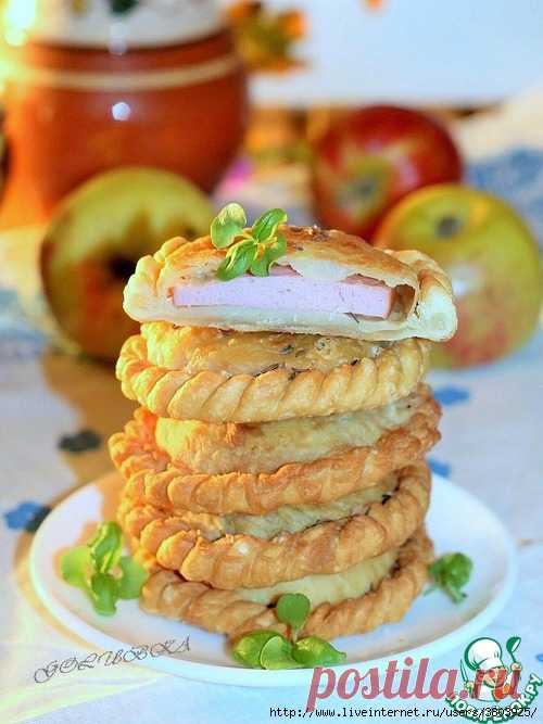 Лапоточки с колбасой и сыром