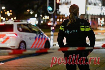 Изрезавшего ножом туриста мужчину отправили в тюрьму в Амстердаме. Мужчина сядет в тюрьму на 14 лет за нападение на британского туриста в Амстердаме. Суд столицы Нидерландов признал бельгийца Нонго Б. виновным в совершении преступления в 2022 году. Злоумышленник изрезал путешественника ножом и оставил его на темной лестнице в центре города.