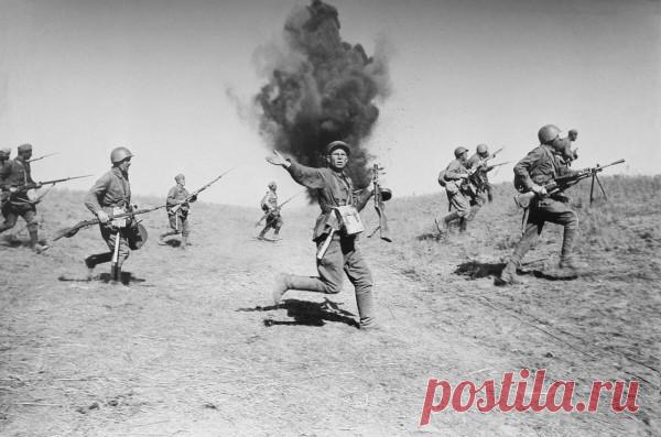 Единственный клич Древней Руси, который дошел до нас в литературном памятнике «Солов о полку Игореве» является клич князя Игоря: «За землю русскую!» с которым русичи шли в бой против половцев.