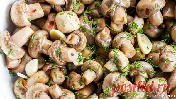 Маринованные шампиньоны - вкуснее, чем из супермаркета! Постный рецепт Маринованные шампиньоны быстрого приготовления - очень вкусно и просто. Постный рецепт Ингредиенты: Шампиньоны - 800 г.Вода очищенная - 1,5 лСоль - 1 ст.лЧерный перец горошком - 1 горстьЛавровый лист - 3 шт.Лук репчатый - 1 шт.Чеснок - 2 зубчикаУкроп, петрушка - 1/2 пучкаСахар - 1...