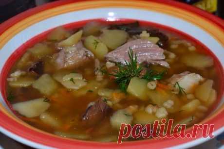 ~ Крупник Польский ~ 

╰⊰✿  Юляшка  ✿⊱╮ 

За рецепт спасибо Олечке Сергеенко : Многие блюда польской кухни по технологии приготовления и набору 
продуктов сходны с блюдами Западной Украины, Белоруссии и России. Если 
кто ещё не готовил этот суп, рекомендую, очень вкусно!!! 
Ингредиенты и приготовление : мясо на кости свинина - 0,5кг ( говядина, курица), грибы сушёные - 30г, крупа перловая - 1/2 стакана, картофель - 5- 6 клубней (средних), морковь - 1 шт., лук репчатый - 1 ...