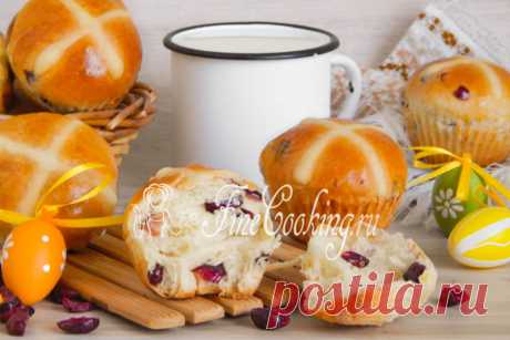 Пасхальные крестовые булочки (Hot Cross Buns) Крестовые булочки, булочки с крестом, булочки Страстной пятницы, мазанец и, наконец, Hot cross buns - это традиционная для Англии, стран Британии, Чехии и Германии сдобная пасхальная выпечка.
