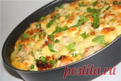 10 запеканок на каждый день! Обязательно выберите свою! 1. Запеканка с фаршем и гречкой Ингредиенты: 700 г куриного фарша 2 крупные луковицы 2 морковки 250 г гречки 2 яблока 120 г сыра Пошаговое приготовление: В смеси растительного и сливочного масел обжарила до мягкости луковицы, порезав кубиком и тёртые на крупной тёрке морковки — охладила...