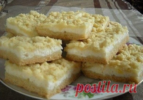 ТВОРОЖНЫЙ ПИРОГ - ОЧЕНЬ ВКУСНЫЙ, НЕЖНЫЙ И ЛЕГКИЙ
Приготовление:
Для теста
мука - 1,5 стакана (~150-160 г),
сахар - 0,5 стакана,
сливочное масло - 100-125 г,
разрыхлитель - 1 чайная ложка
Для творожной начинки:
творог - 450-500 г,
сметана - 0,75-1 стакан,
яйца - 3 шт,
сахар - 0,5 стакана или по вкусу,
ванильный сахар - 1 чайная ложка,
изюм, нарезанные маленькими кубиками или соломкой сухофрукты - по желанию
Приготовление:
Размягченное сливочное масло растереть с сахаром.
Муку смешать с раз