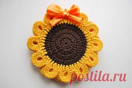 set of 6 crochet doilies,hand crochet doilies, lace doilies, cotton coasters, handmade doily, sunflower doilies, gift for her Set of 6 hand crocheted doilies for your home decor.  Pretty coasters set 6 sunflowers.  Material: 55% cotton and 45% pac  Size: about 12 cm (5 inches)  Knit to order, the color and quantity can be chosen. All the details can be solved - just write me  Hand wash in cold water, not wring out and lay out to dry.  Prepared to ship.  Thank you for your ...