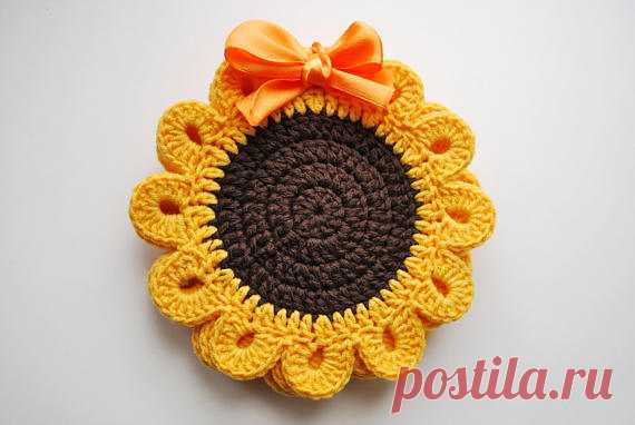 set of 6 crochet doilies,hand crochet doilies, lace doilies, cotton coasters, handmade doily, sunflower doilies, gift for her Set of 6 hand crocheted doilies for your home decor.  Pretty coasters set 6 sunflowers.  Material: 55% cotton and 45% pac  Size: about 12 cm (5 inches)  Knit to order, the color and quantity can be chosen. All the details can be solved - just write me  Hand wash in cold water, not wring out and lay out to dry.  Prepared to ship.  Thank you for your ...