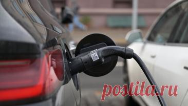 Просчитались в 10 раз. Концепция развития электромобилей в России с треском провалилась. Утвержденная правительством концепция развития электротранспорта в России провалилась: продажи электромобилей в стране в 2025 году оказались на порядок ниже целевых показателей по их производству. В Минпромторге винят во всем международные санкции. Эксперты говорят о том, что цифры в концепции изначально выглядели завышенными.