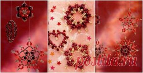 Снежинки из красных бусин Новогодние изделия – Бисерок Яркие и разноцветные елочные украшения из бисера, стекляруса и разноцветных бусин. По схемес плетите красивые снежинки своими руками.
