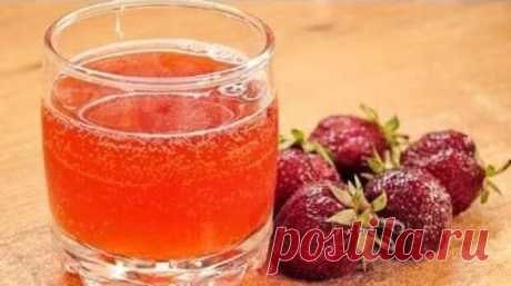 Самый вкусный натуральный квас из клубники 
Лучший натуральный прохладительный напиток для жаркого дня — это квас. Самый вкусный натуральный квас из клубники великолепно освежает в летнюю жару. Божественно вкусный, ароматный и насыщенный клубничный квас готовится без забот и хлопот...